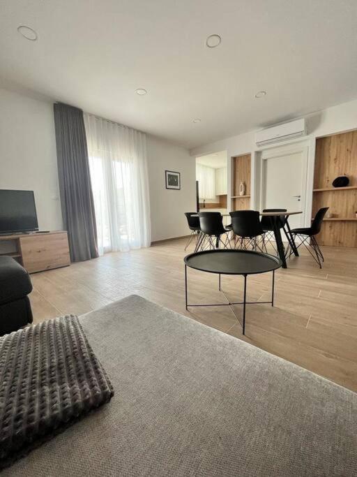 ספליט Blue Apartment With Shared Pool מראה חיצוני תמונה